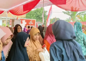 Pasar Murah Pemkab Lampung Selatan di Kecamatan Sidomulyo diserbu warga. Dok/Humas Pemkab Lamsel