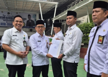 Kanwil Kemenag Lampung menyerahkan Surat Keputusan (SK) Filial kepada MIN 1 Lampung Tengah dan MAN 2 Way Kanan.