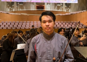 Pemuda asal Lampung, Norman Jefferson Nainggolan, saat berlatih untuk Asian Youth Orchestra 2024. Violinis muda itu juga meraih Beasiswa Indonesia Maju (BIM) ke universitas top dunia di bidang seni, yaitu Royal Conservatoire of Scotland. Foto: Instagram normanviolin