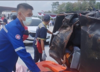 Tim penyelamat Hakaaston melakukan simulasi penyelamatan dalam kejadian kecelakaan lalu lintas