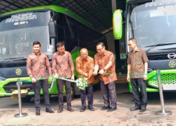 Foto. Penyerahan armada Hino GB BUS 150 L kepada PO Puspa Jaya
