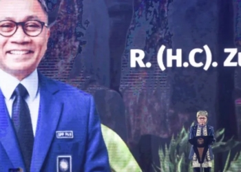 Zulkifli Hasan usai terpilih kembali sebagai Ketua Umum DPP PAN periode 2024–2029 pada Kongres Ke-6 PAN di Kawasan Tanah Abang, Jakarta, Jumat (23/8/2024) malam. (ANTARA/Narda Margaretha Sinambela)