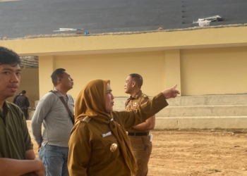 Wali Kota Bandar Lampung, Eva Dwiana pasca meninjau pembangunan GOR Siger Bandar Lampung, Senin, 12 Agustus 2024.