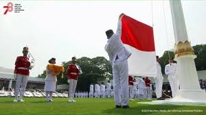 Pengibaran bendera merah putih.