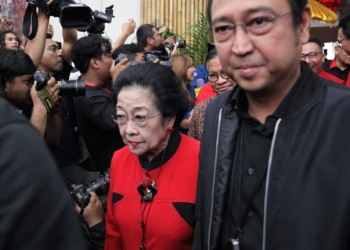 Ketua Umum PDIP Megawati Soekarnoputri (tengah) dan Ketua DPP PDIP Prananda Prabowo (kanan)(MI/Susanto)