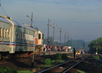 Ilustrasi kecelakaan kereta. Kereta Api di Stasiun Karawang. Dok/Google Image
