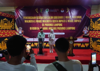 Rahmat Mirzani Djausal dan Jihan Nurlela, usai mengikuti tes kesehatan di RSUD Abdul Moeloek, Minggu, 1 September 2024. (Foto: Lampost.co/Asrul Septian Malik)