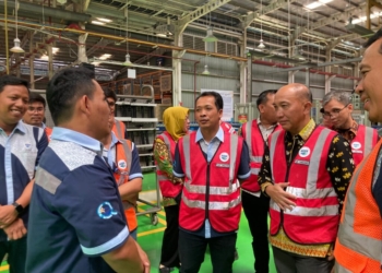 Penjabat (Pj) Bupati Tanggamus, Mulyadi Irsan, mengunjungi PT. Tirta Investama (Aqua) pada 30 Agustus 2024. Dok Aqua