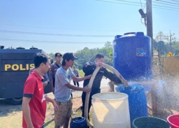 Warga Dusun I Negeri Baru Terima Bantuan Air Bersih Berikut Tangkinya