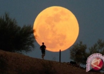 Menyaksikan supermoon