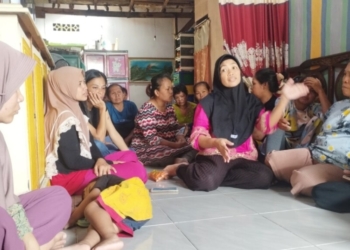Warga Gunung Sari, Bandar Lampung yang menjadi korban kredit fiktif mendapatkan kriminalisasi.