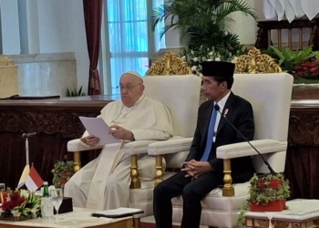 Presiden Jokowi Perkenalkan Prabowo kepada Paus Fransiskus