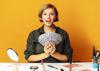 Fenomena pamer atau flexing.