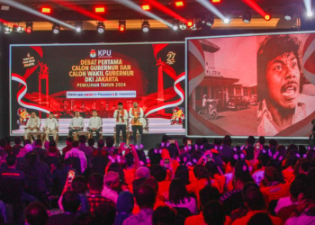 Pasangan calon (paslon) gubernur-wakil gubernur DKI Jakarta mengikuti debat perdana Pilkada Jakarta 2024 di JIExpo, Kemayoran, Jakarta, Minggu (06/10/2024).(MI/Usman Iskandar)