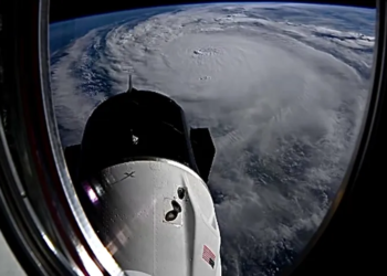 pemandangan badai milton