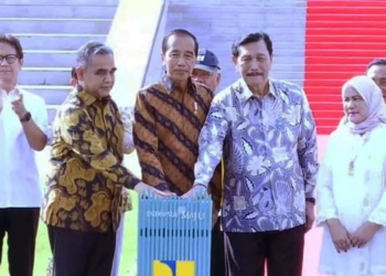 Tangkapan layar - Presiden Joko Widodo menekan tombol sirine sebagai visualisasi atas seremoni peresmian Istana Negara IKN, Provinsi Kalimantan Timur, Jumat (11/10/2024). Dok/Antara