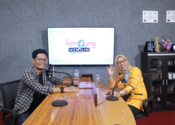 Calon Wakil Bupati Pesisir Barat, Erlina saat Podcast Lampung Memilih, Lampung Post, Kamis, 3 Oktober 2024. (Foto: Lampost.co/Arumsyah)