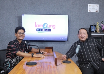 Calon Gubernur Lampung, Arinal Djunaidi saat Podcast Lampung Memilih di Lampung Post, Kamis, 3 Oktober 2024. (Foto: Lampost.co/Arumsyah)