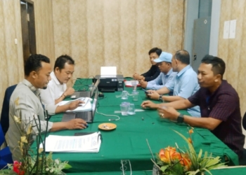 Kuasa hukum pasangan calon Egi-Syaiful, melaporkan tiga Kepala Desa (Kades) Lampung Selatan kepada Bawaslu, Jumat, 4 Oktober 2024. Dok