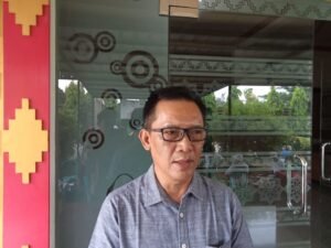 Wahdi – Qomaru Tak Hadiri Debat Publik Pilkada Kota Metro