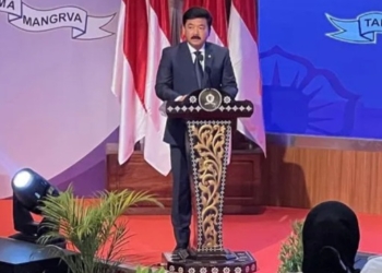 Menteri Koordinator Bidang Politik, Hukum, dan Keamanan (Menkopolhukam) Hadi Tjahjanto memberi pidato kunci dalam Seminar Nasional Program Pendidikan Reguler Angkatan (PPRA) LXVII, yang digelar oleh Lembaga Ketahanan Nasional (Lemhannas) di Jakarta, Rabu (2/10/2024). ANTARA/Putu Indah Savitri/pri.