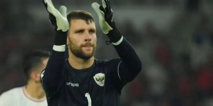 Penjaga gawang Timnas Indonesia Maarten Paes resmi bergabung dengan klub Belanda, Ajax. (ANT)