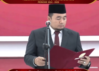 Ketua KPU RI Mochammad Afifuddin saat pelantikan 7 (tujuh) anggota KPU Provinsi Lampung periode 2024-2029 di Gedung KPU RI, Jakarta, Selasa (15/10). Tangkapan Layar Youtube KPU RI