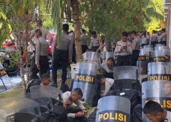 Pengamanan kepolisian di PN Andoolo, Konsel, Sultra, Kamis (24/10/2024) pagi. Dok/Antara
