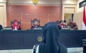 Guru Honorer SDN 4 Baito Supriyani Jalani Sidang Perdana Kasus Pemukulan Anak Polisi