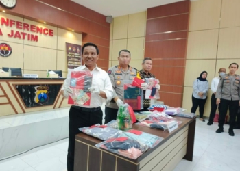 Wadirreskrimum Polda Jatim, AkBP Suryono, merilis kasus pesta seks bertukar pasangan. Medcom.id/Amaludin