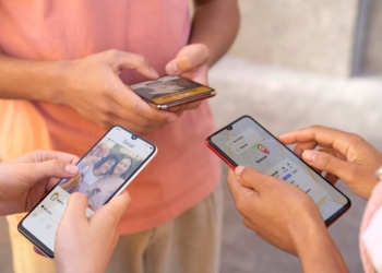 Aplikasi handphone (HP). Ilustrasi/Freepik