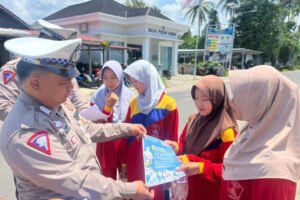 Kampanye Tertib Berlalu Lintas lewat Pembagian Brosur