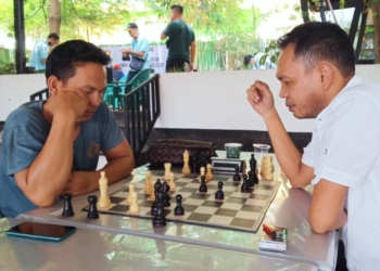 Pecatur sedang bertanding dalam Open Turnamen Catur Garpu Lampung 2024 di Pindang 87.