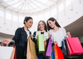 Sebagian besar generasi muda Indonesia sering mengambil utang melalui layanan buy now pay later (BNPL) atau paylater. Ilustrasi/Freepik