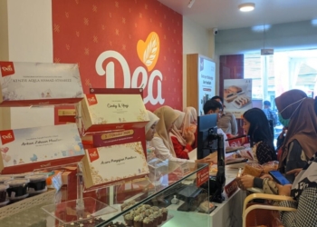 Masyarakat ramai dikunjungi Grand Opening Dea Bakery di Jalan Kimaja, Way Halim, Bandar Lampung