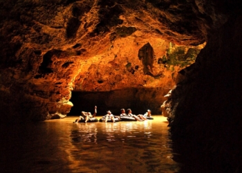 Ilustrasi Gua. Freepik