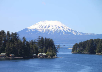 Gunung berapi Edgecumbe di Alaska. Dok iStock