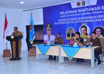 Foto : Staf Ahli Gubernur Bidang Pemerintahan, Hukum, dan Politik, Ganjar Jationo saat memberikan sambutan pada Pelatihan Wartawan Siber PWI Lampung, di Kantor PWI Lampung, Selasa, 15 Oktober 2024.