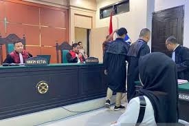 Guru SUpryani menjalani sidang Kejaksaan Negeri (Kejari) Kendari beberapa waktu lalu.