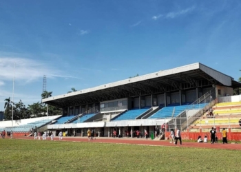 Foto: Stadion Pahoman yang berlokasi di Bandar Lampung tengah direnovasi.