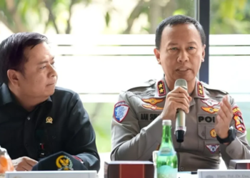 Kepala Korlantas (Kakorlantas) Polri Irjen Pol. Aan Suhanan (kanan) memaparkan hasil penemuan di olah TKP kecelakaan Tol Cipularang. Dok/Divisi Humas Polri