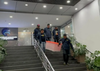 Ditreskrimum saat melakukan penggeledahan di Kantor Komdigi, Jalan Medan Merdeka Barat, Jumat, (1/11/2024). Dok/Antara