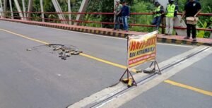 Jembatan Jalinsumteng Pulau Panggung Rusak