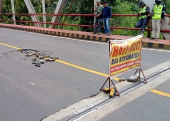 Jembatan Jalinsumteng Pulau Panggung Rusak