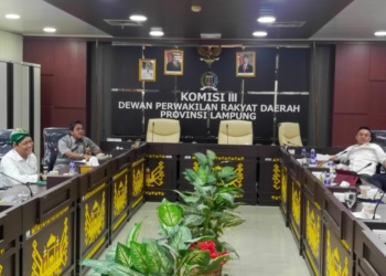 Komisi III DPRD Lampung saat membahas polemik PT LEB, yang ditangani Kejati Lampung, Senin, 4 November 2024. (Foto: Lampost.co/Asrul Septian Malik)