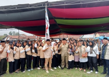Calon Bupati Tanggamus nomor urut 02 H. Moh. Saleh Asnawi mengukuhkan Tim Pemenangan Jalan Lurus Perubahan di tiga Kecamatan yakni Kecamatan Semaka, Pematang Sawa dan Bandar Negeri Semuong, Sabtu 16 November 2024. Dok