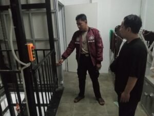 Karyawan Minimarket Tewas Terjepit Lift Barang