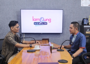 Ketua Bawaslu Tanggamus, Najih Mustofa, saat Podcast Lampung Memilih, Lampung Post, Senin, 18 November 2024. (Foto: Lampost.co/Arumsyah)