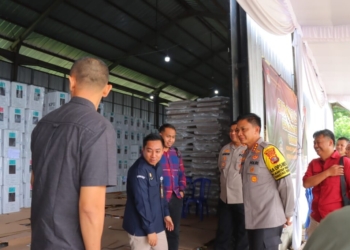 Kapolresta Bandar Lampung, Kombes. Abdul Warasi melakukan pengawalan dan penjagaan logistik Pilkada Serentak 2024.