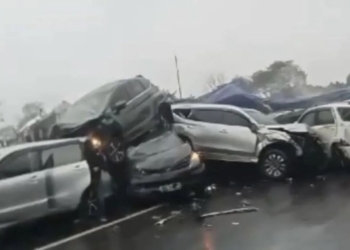 Tangkapan layar kecelakaan beruntun di jalan Tol Cipularang Kilometer 92, Kabupaten Purwakarta, Jawa Barat. Senin (11/11/2024). (ANTARA/HO)
